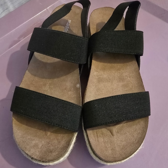 New Madden Girl Strappy Platform Sandals in Black, Size 8 - Picture 2 of 5
